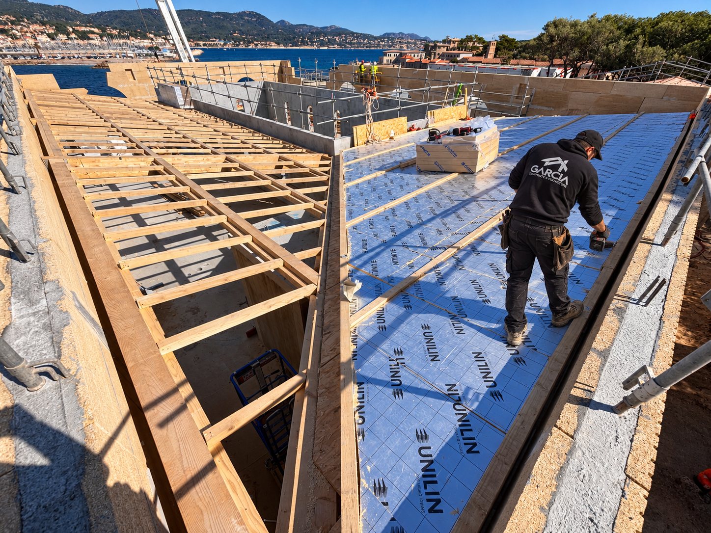 Chantier de charpente GARCIA en bord de mer, Var